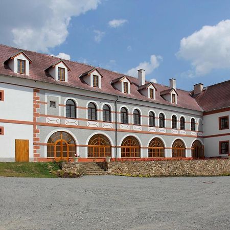 Hotel Zamek Liboun Louňovice pod Blaníkem Exterior foto