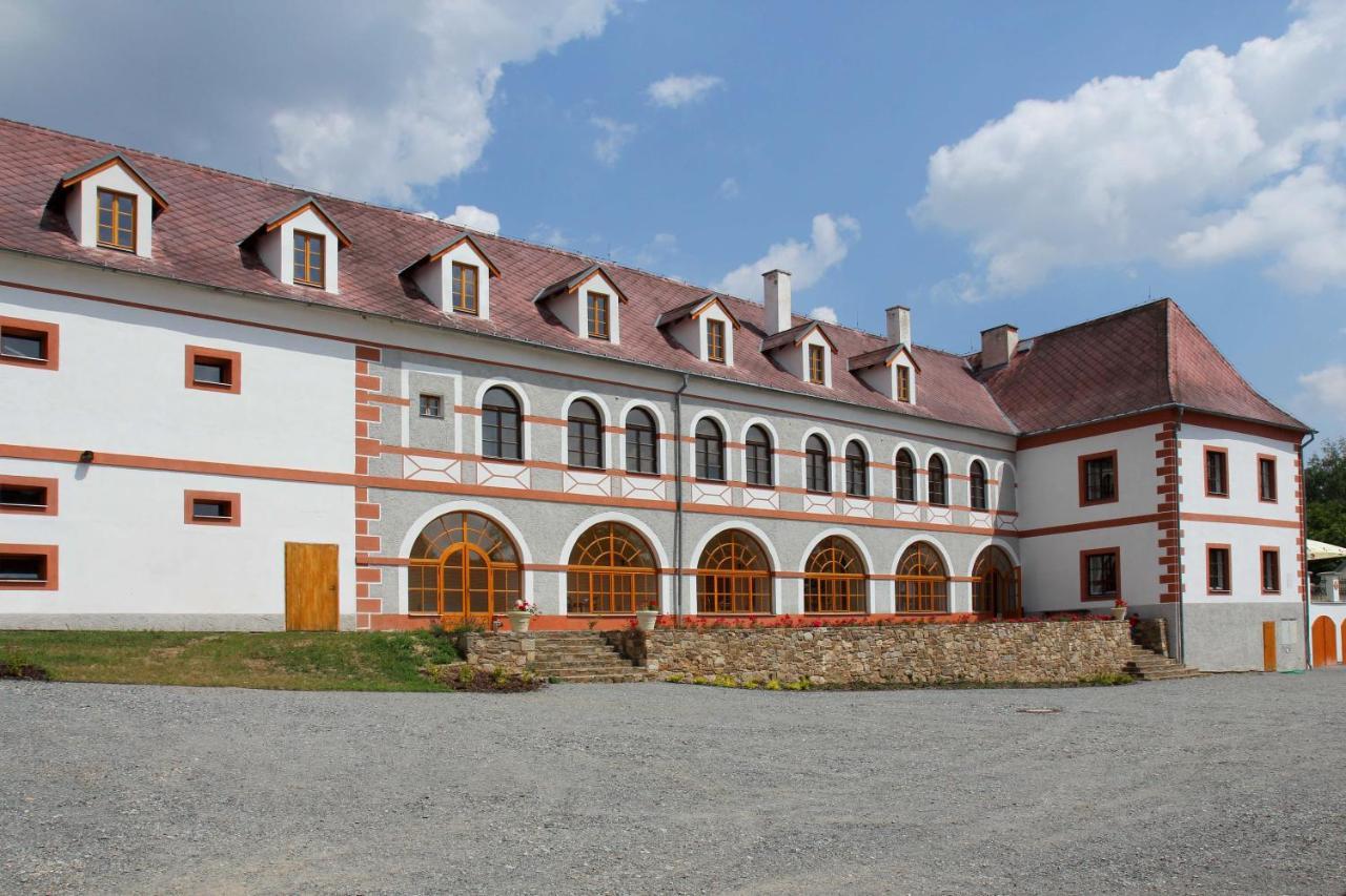 Hotel Zamek Liboun Louňovice pod Blaníkem Exterior foto