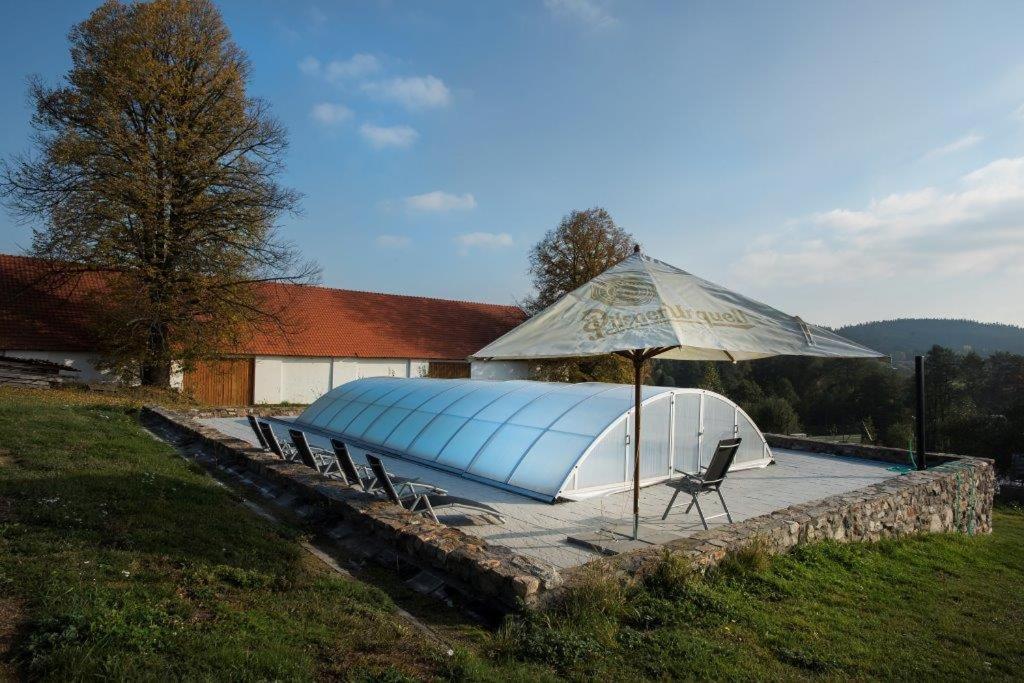 Hotel Zamek Liboun Louňovice pod Blaníkem Exterior foto